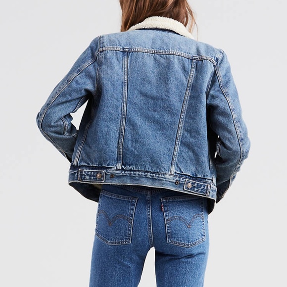 LEVI'S WMNS ORIGINAL SHERPA TRUCKER JACKET SIZE S - Picture 2 of 6